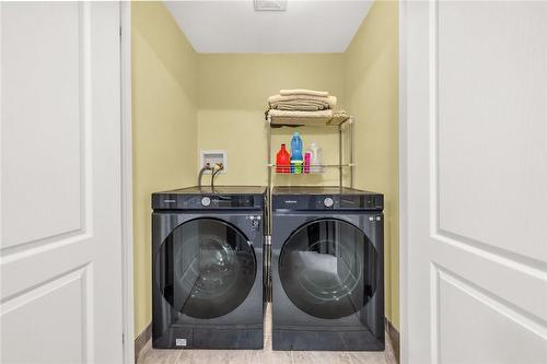 28 Serena Crescent, Stoney Creek, ON - Indoor Photo Showing Laundry Room