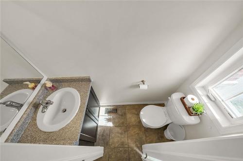 28 Serena Crescent, Stoney Creek, ON - Indoor Photo Showing Bathroom