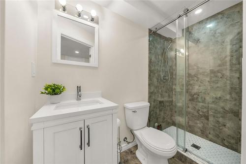 28 Serena Crescent, Stoney Creek, ON - Indoor Photo Showing Bathroom