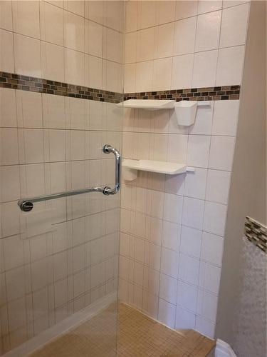 4238 Academy Street, Beamsville, ON - Indoor Photo Showing Bathroom