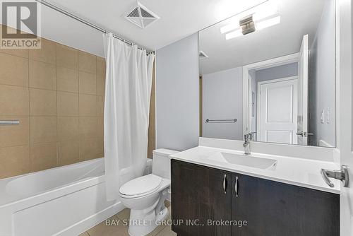211 - 1235 Bayly Street, Pickering, ON - Indoor Photo Showing Bathroom