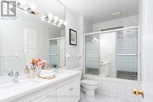 380 Tareyton Rd, Richmond Hill, ON - Indoor Photo Showing Bathroom