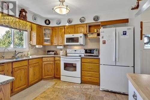 1744 Templetiny Cres, Smith-Ennismore-Lakefield, ON - Indoor Photo Showing Kitchen