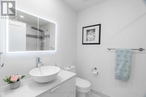 #202 -460 Wellington St, London, ON - Indoor Photo Showing Bathroom