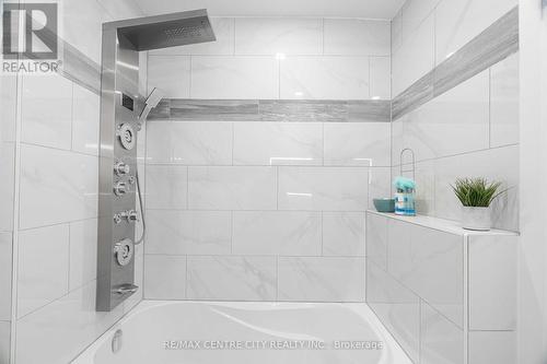 #202 -460 Wellington St, London, ON - Indoor Photo Showing Bathroom