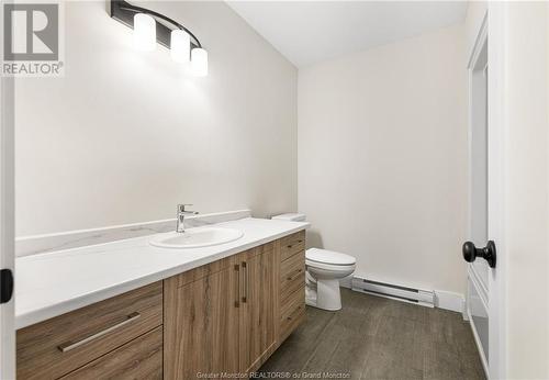 104 Elsliger St, Dieppe, NB - Indoor Photo Showing Bathroom