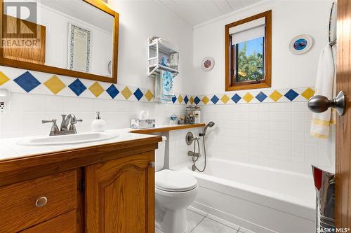 Coulee House Acreage, Glen Harbour, SK - Indoor Photo Showing Bathroom