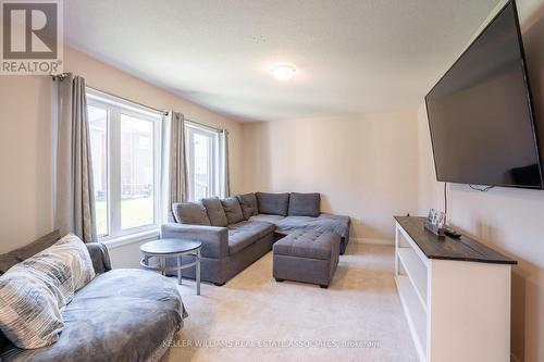 6 Honey Comb Trail, Thorold, ON - Indoor Photo Showing Living Room