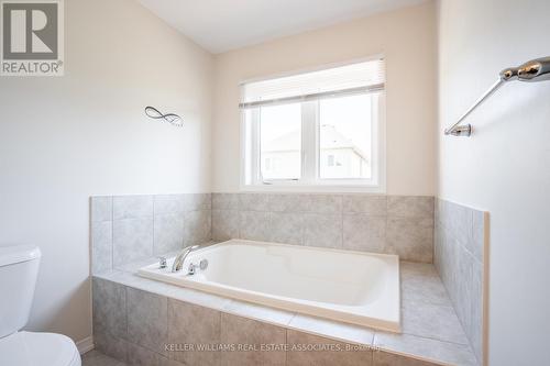 6 Honey Comb Trail, Thorold, ON - Indoor Photo Showing Bathroom