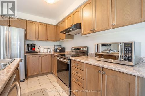 6 Honey Comb Trail, Thorold, ON - Indoor Photo Showing Kitchen With Double Sink