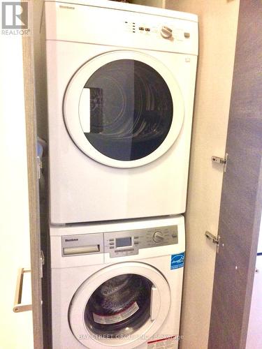 #2306 -28 Wellesley St, Toronto, ON - Indoor Photo Showing Laundry Room