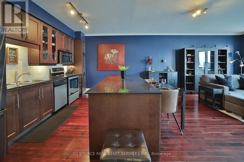 #2104 -20 Blue Jays Way, Toronto, ON - Indoor Photo Showing Kitchen
