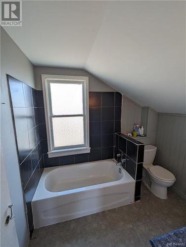 949 Riverside, Bathurst, NB - Indoor Photo Showing Bathroom