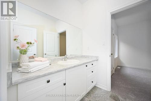 32 Bavenden Cres, Brampton, ON - Indoor Photo Showing Bathroom