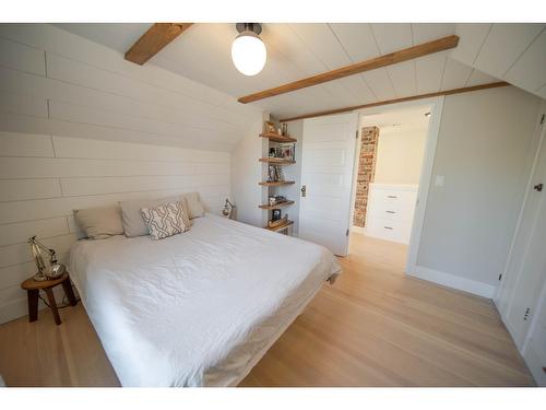 8 103Rd Avenue, Kimberley, BC - Indoor Photo Showing Bedroom
