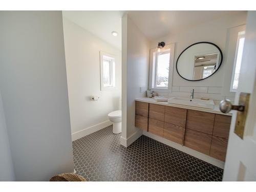 8 103Rd Avenue, Kimberley, BC - Indoor Photo Showing Bathroom