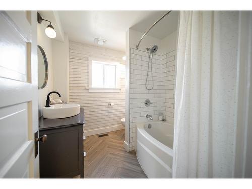 8 103Rd Avenue, Kimberley, BC - Indoor Photo Showing Bathroom
