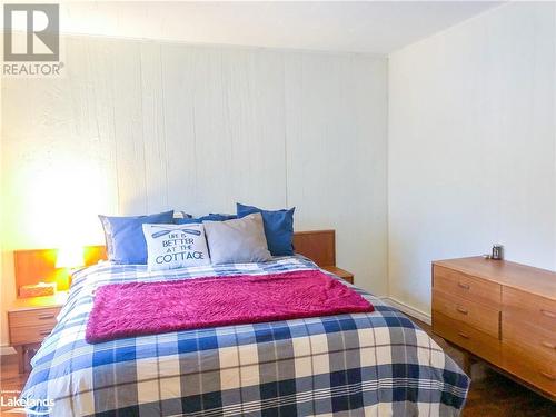 Secind bedroom on Main floor - 562 & 568 E Waseosa Lake Road, Huntsville, ON - Indoor Photo Showing Bedroom