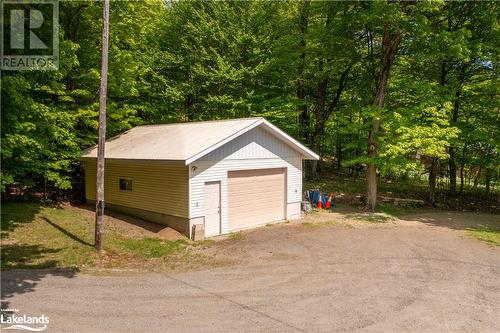 3/4 view of road side of the house. - 562 & 568 E Waseosa Lake Road, Huntsville, ON - Outdoor