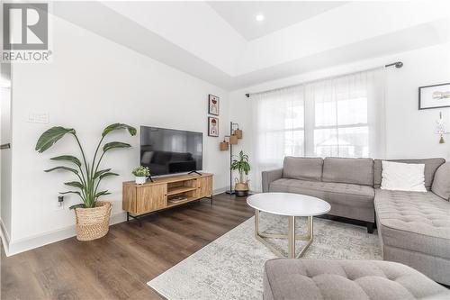 32 Durant Street, Petawawa, ON - Indoor Photo Showing Living Room