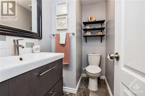 55 Assiniboine Drive, Ottawa, ON - Indoor Photo Showing Bathroom