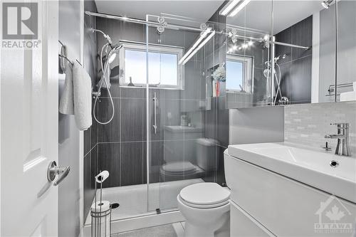 57 Epworth Avenue, Ottawa, ON - Indoor Photo Showing Bathroom