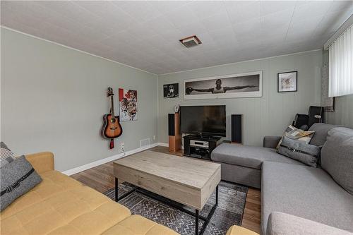 3352 Spruce Avenue, Burlington, ON - Indoor Photo Showing Living Room