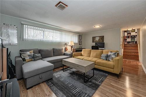 3352 Spruce Avenue, Burlington, ON - Indoor Photo Showing Living Room