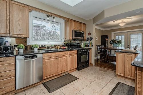 3352 Spruce Avenue, Burlington, ON - Indoor Photo Showing Kitchen With Double Sink