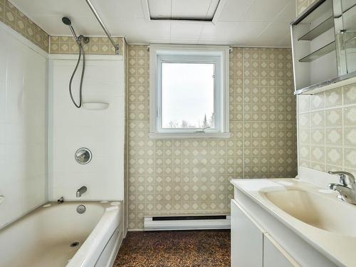 Salle de bains - 2 Rue Des Érables, Saint-André-Avellin, QC - Indoor Photo Showing Bathroom