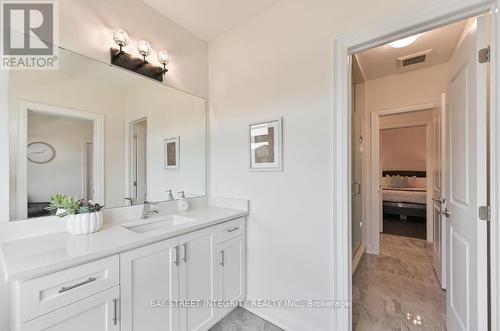 190 Wainfleet Cres, Vaughan, ON - Indoor Photo Showing Bathroom
