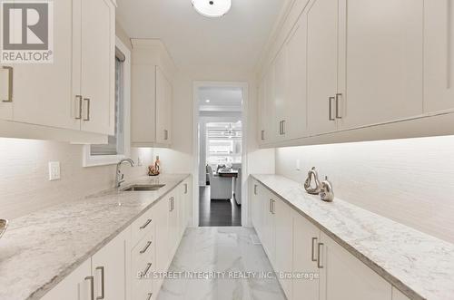 190 Wainfleet Cres, Vaughan, ON - Indoor Photo Showing Kitchen With Upgraded Kitchen