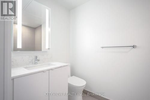 826 - 270 Dufferin Street, Toronto, ON - Indoor Photo Showing Bathroom