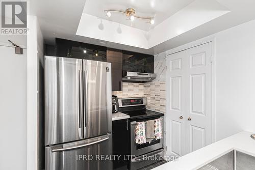 1408 - 265 Enfield Place, Mississauga, ON - Indoor Photo Showing Kitchen