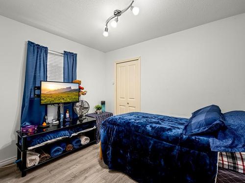 112-1050 Braidwood Rd, Courtenay, BC - Indoor Photo Showing Bedroom