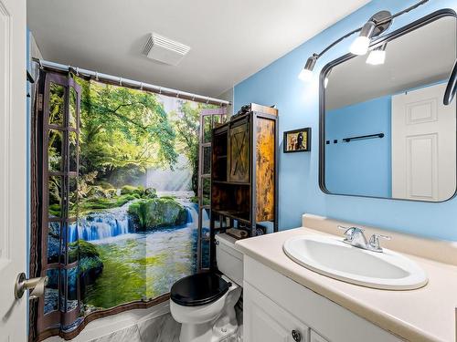 112-1050 Braidwood Rd, Courtenay, BC - Indoor Photo Showing Bathroom