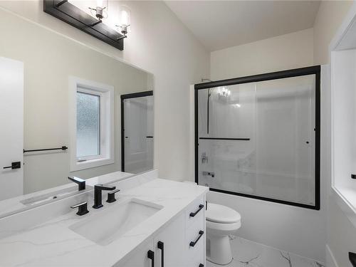 1940 Timberlake Pl, Qualicum Beach, BC - Indoor Photo Showing Bathroom