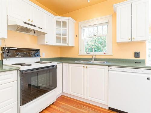 3271 Cedar Hill Rd, Saanich, BC - Indoor Photo Showing Kitchen With Double Sink