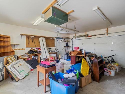 250 Kingfisher Pl, Lake Cowichan, BC - Indoor Photo Showing Garage