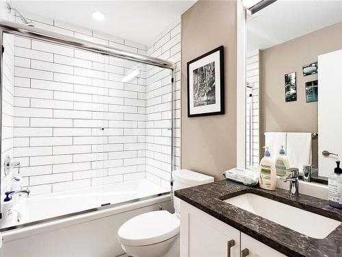 411-595 Pandora Ave, Victoria, BC - Indoor Photo Showing Bathroom