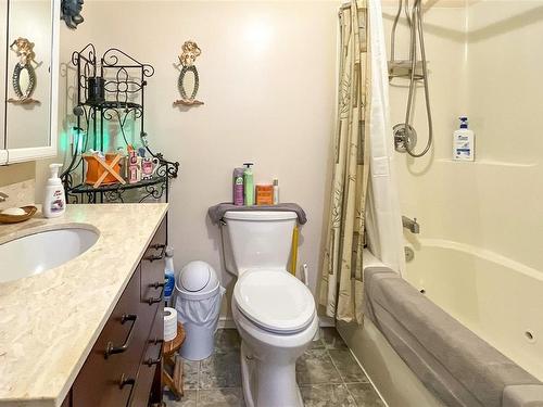 105 Springhill Rd, Port Mcneill, BC - Indoor Photo Showing Bathroom