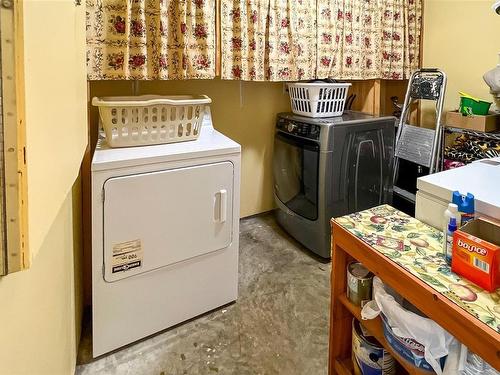 105 Springhill Rd, Port Mcneill, BC - Indoor Photo Showing Laundry Room