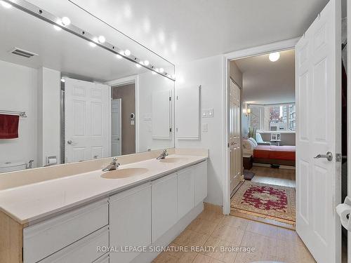 208-65 Spring Garden Ave, Toronto, ON - Indoor Photo Showing Bathroom