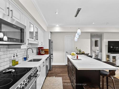 502-300 Essa Rd, Barrie, ON - Indoor Photo Showing Kitchen With Upgraded Kitchen