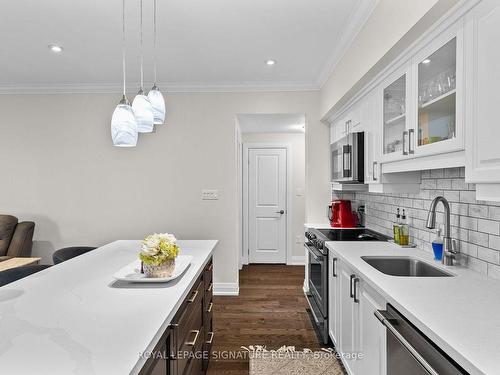 502-300 Essa Rd, Barrie, ON - Indoor Photo Showing Kitchen With Upgraded Kitchen