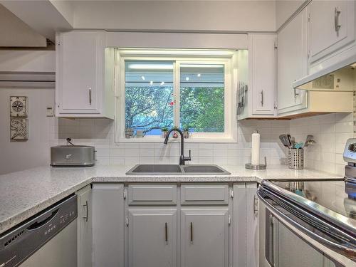 1176 Maple Bay Rd, Duncan, BC - Indoor Photo Showing Kitchen With Double Sink