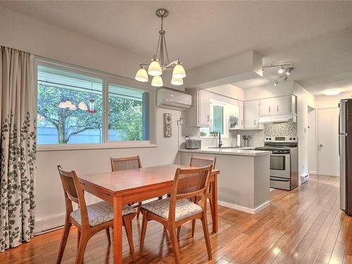 1176 Maple Bay Rd, Duncan, BC - Indoor Photo Showing Dining Room