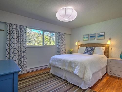 1176 Maple Bay Rd, Duncan, BC - Indoor Photo Showing Bedroom