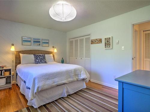 1176 Maple Bay Rd, Duncan, BC - Indoor Photo Showing Bedroom