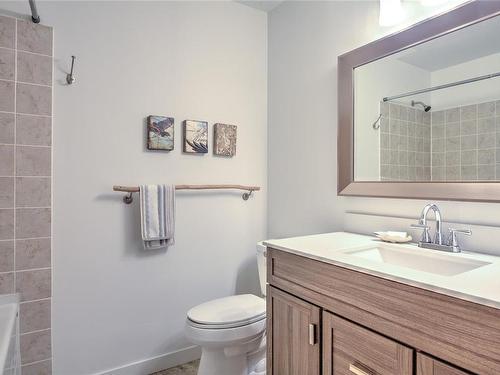 1176 Maple Bay Rd, Duncan, BC - Indoor Photo Showing Bathroom